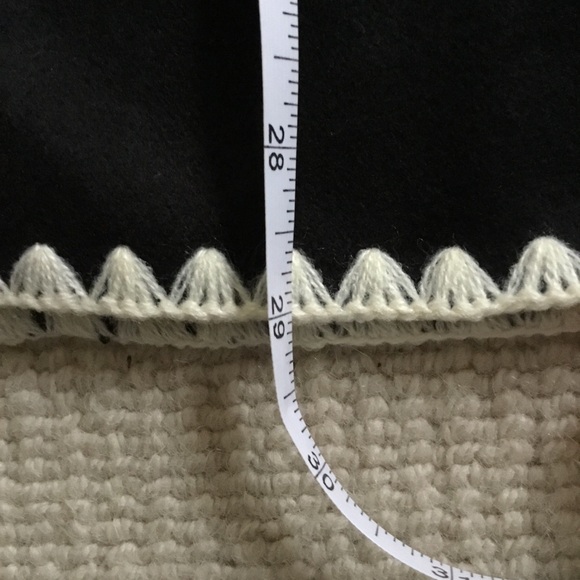 Commense Black and White Trim Sweatshirt - Picture 14 of 14